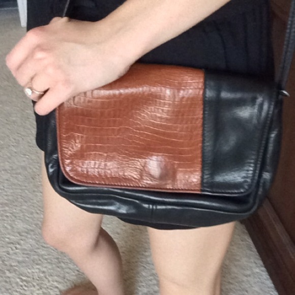 Gorgeous leather cross body! - Picture 1 of 6